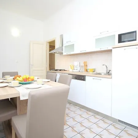 Apartman Madonnina Apartament *