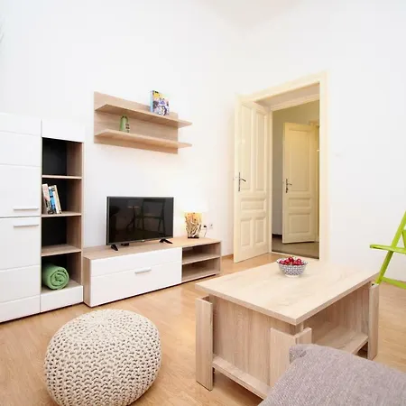 Apartman Madonnina Apartment *